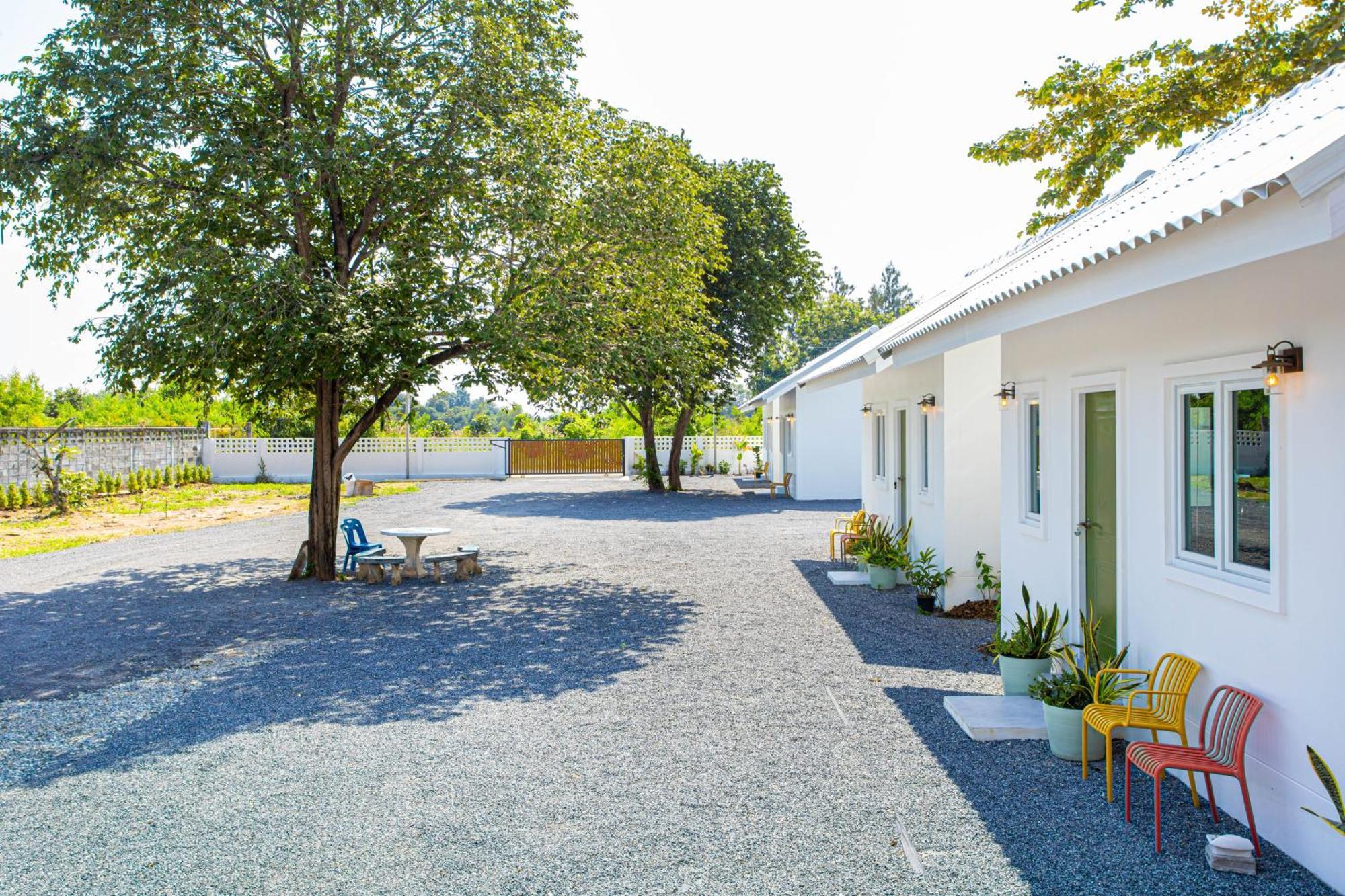 Vawa Guesthouse Kanchanaburi Exterior photo